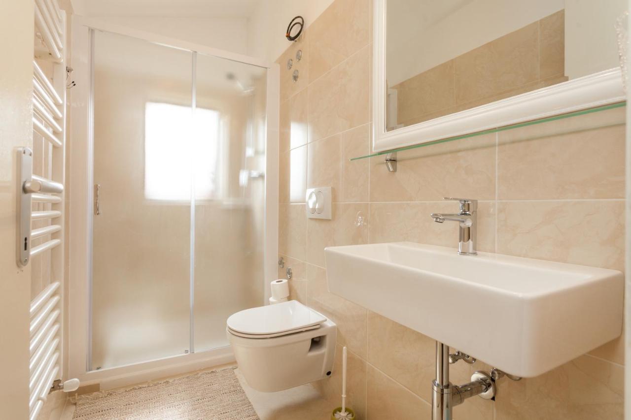 רוביני Aneli Rooms & Apartament מראה חיצוני תמונה