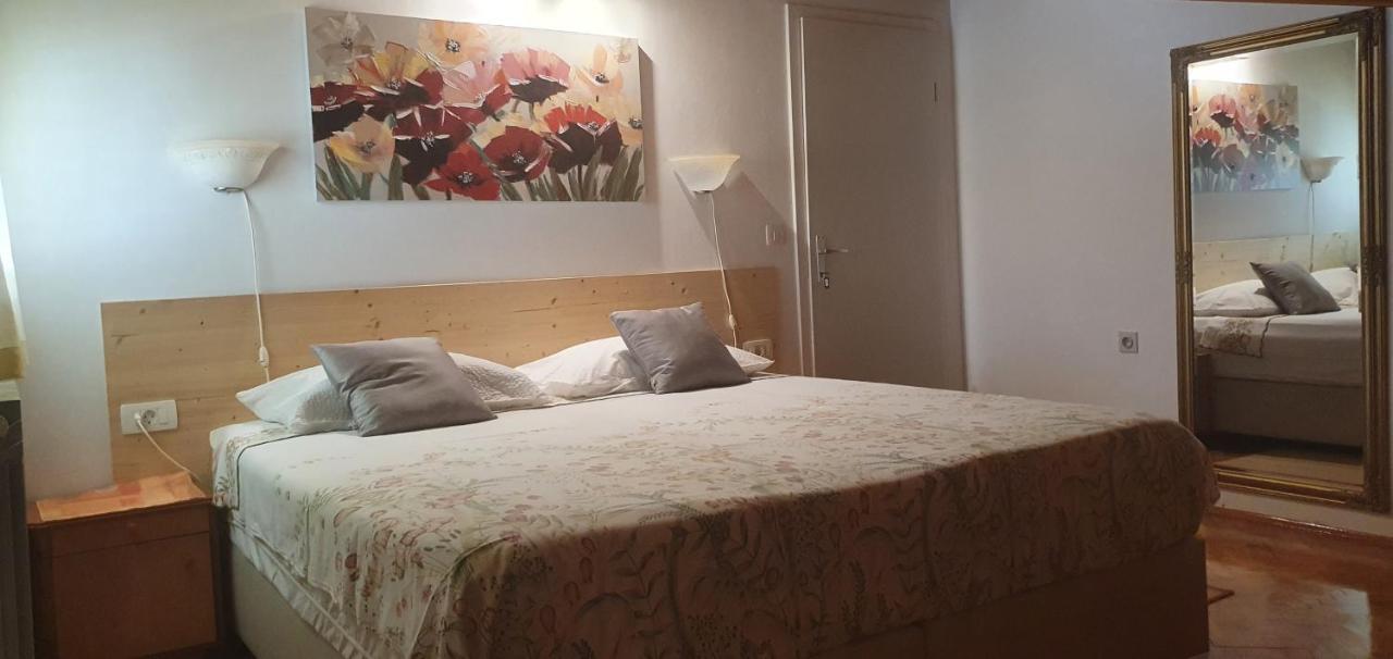 רוביני Aneli Rooms & Apartament מראה חיצוני תמונה
