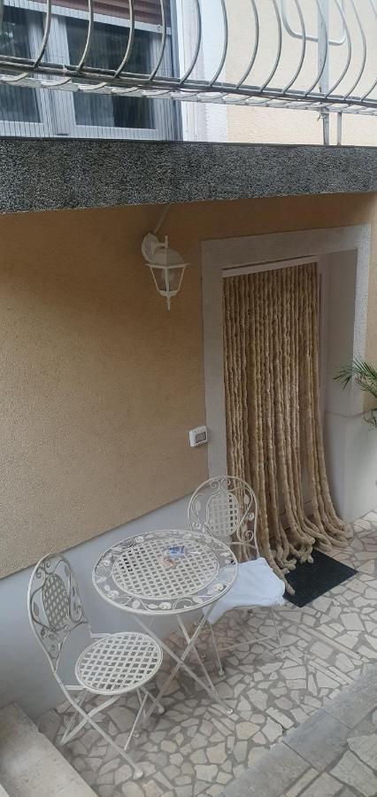 רוביני Aneli Rooms & Apartament מראה חיצוני תמונה