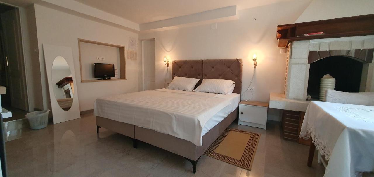 רוביני Aneli Rooms & Apartament מראה חיצוני תמונה